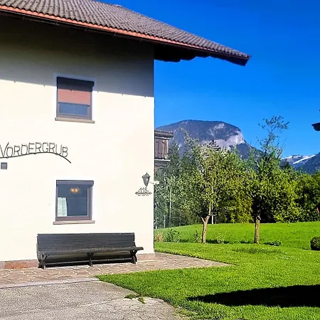 In Tiroler Mit Salvenblick