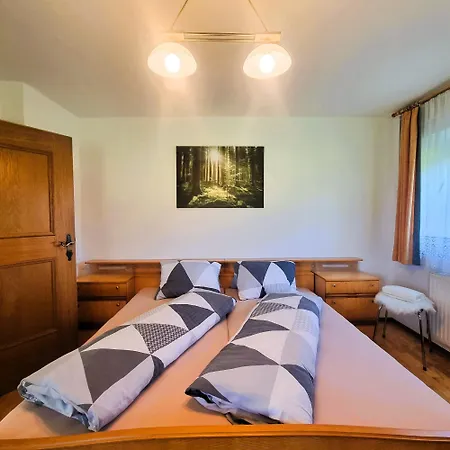 In Tiroler Mit Salvenblick